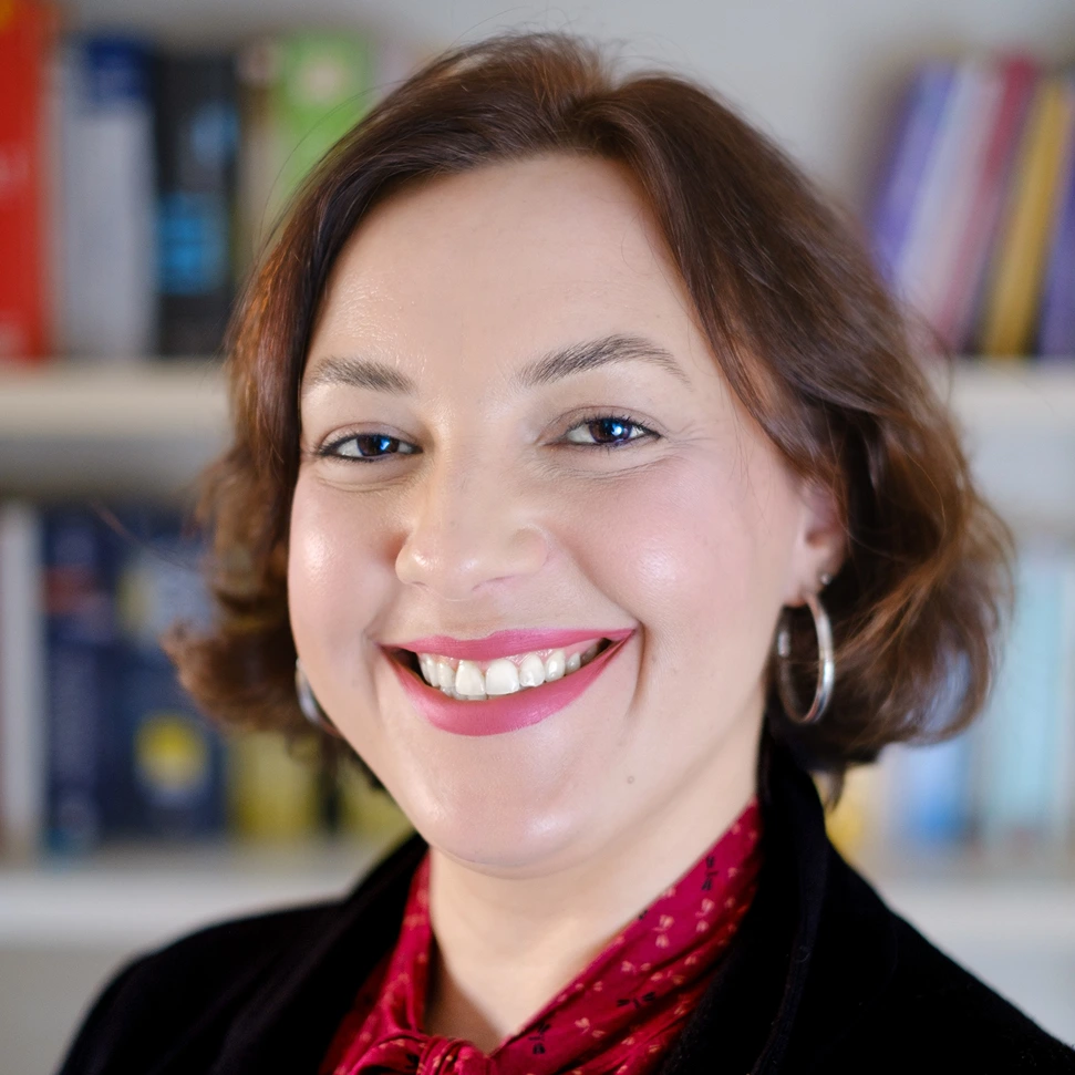 Advogada do Direito da Mulher em Campinas, Dra Natália Zanella sorrindo em sua foto.